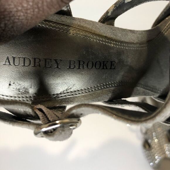 Audrey Brook silver rhinestone heel pumps size 7 - Picture 11 of 11
